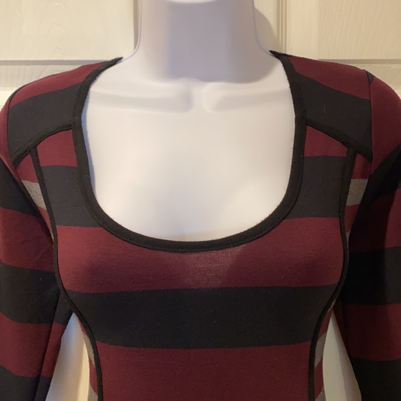 Jessica Simpson Hanna Bodycon Zipper Dress in red, black and grey stripes size M - Picture 2 of 13
